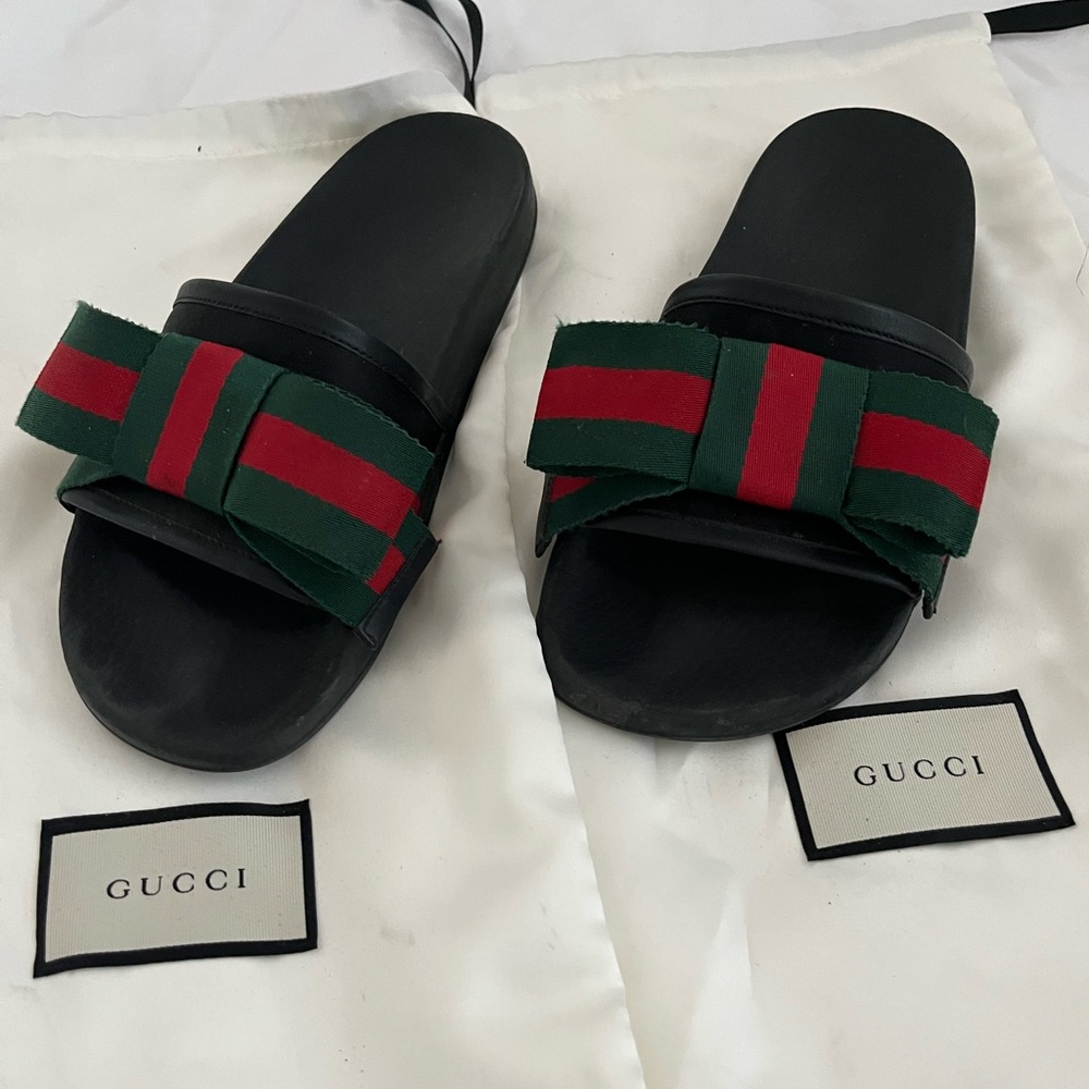 Gucci Bow pool slides